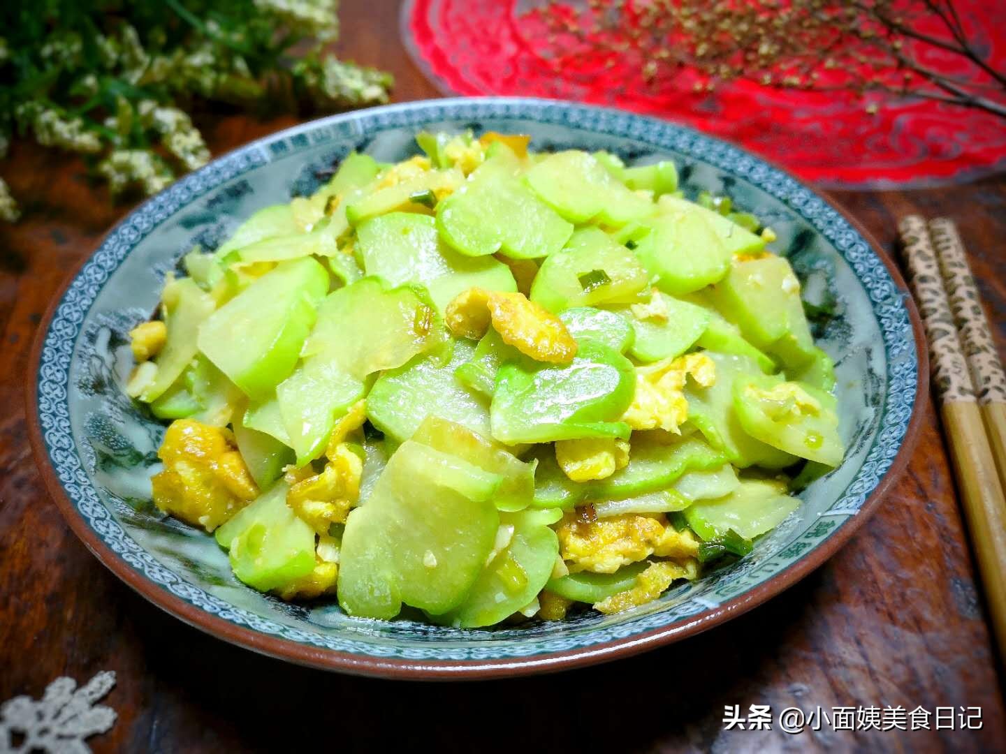 10月这个菜大量上市，我家经常买，炒鸡蛋特下饭，全家都爱吃