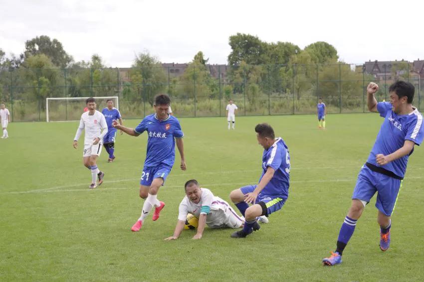 国庆期间草根足球彝州相约康体休闲“一举两得”