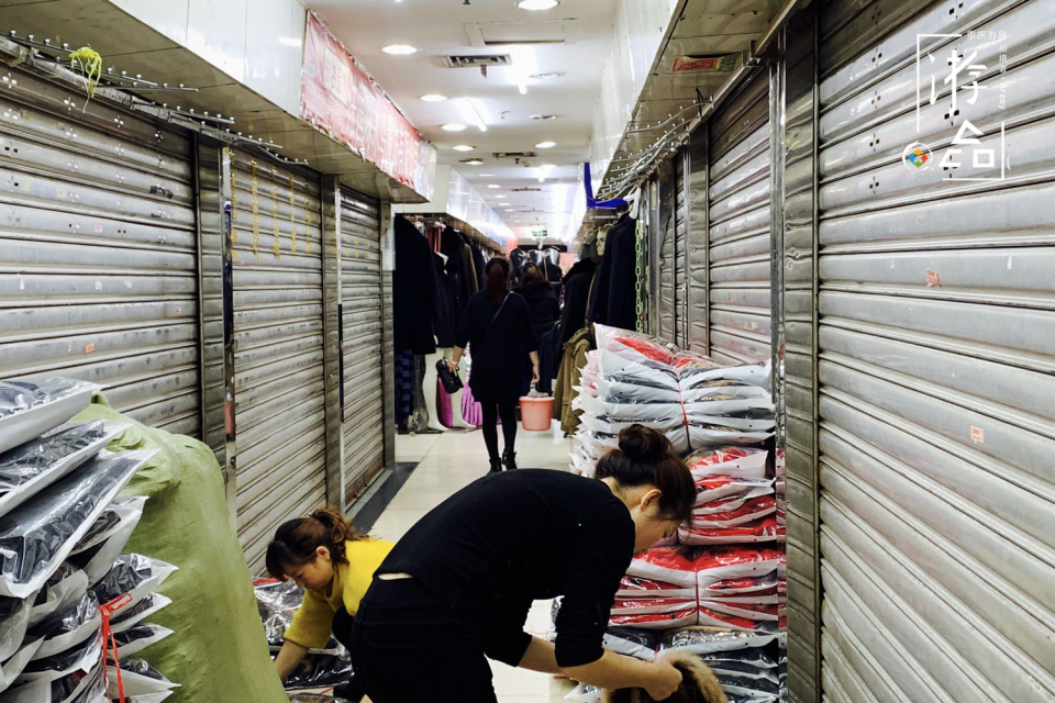 重庆来福士的背后,是最有人情味的山城,朝天门交易厅不曾改变