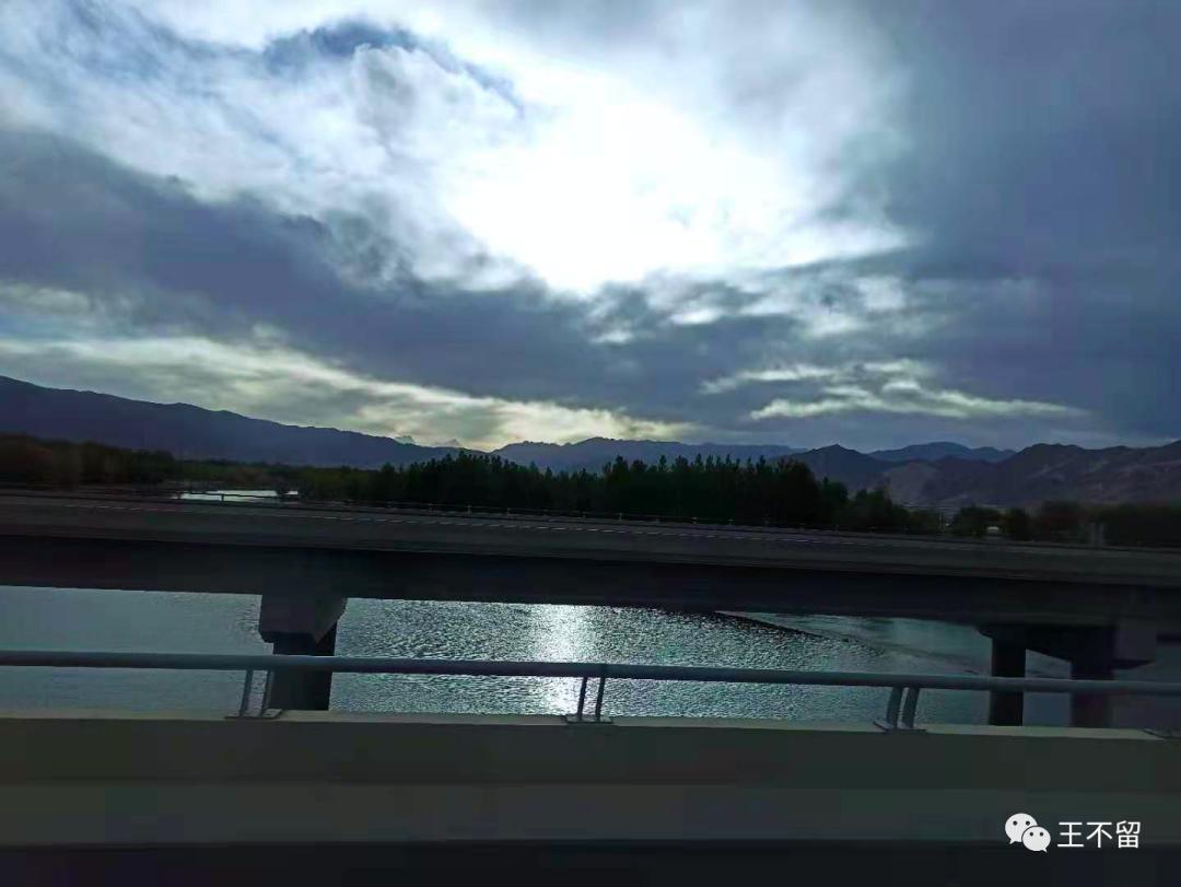 拉萨缺氧严重么,在拉萨缺氧到头痛