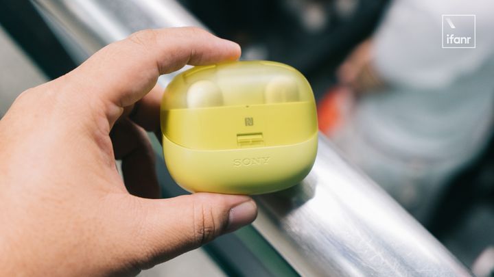 索尼wf-sp800n评测,索尼wf-sp900耳机佩戴