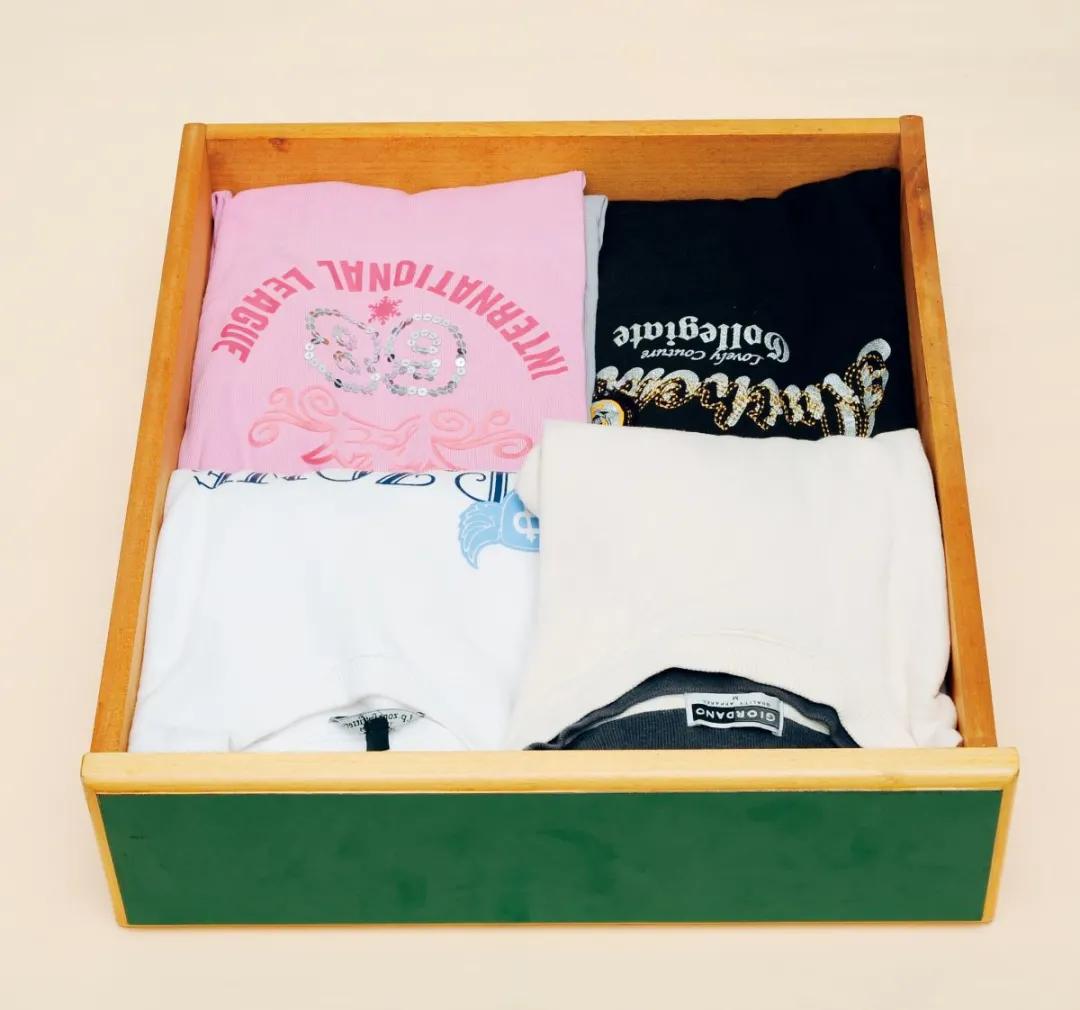 收纳师教你折衣服,折厚衣服的收纳方法