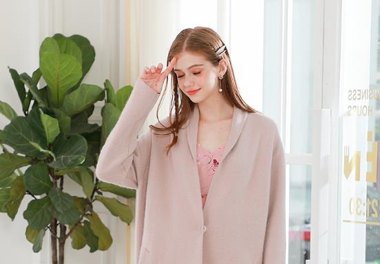 女生毛呢大衣穿搭技巧,女生大衣怎么穿搭才好看