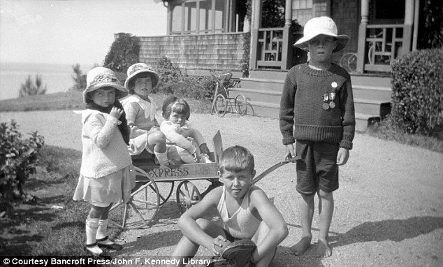 肯尼迪家族“隐身女孩”:美丽而有智力缺陷,23岁接受“脑切除”