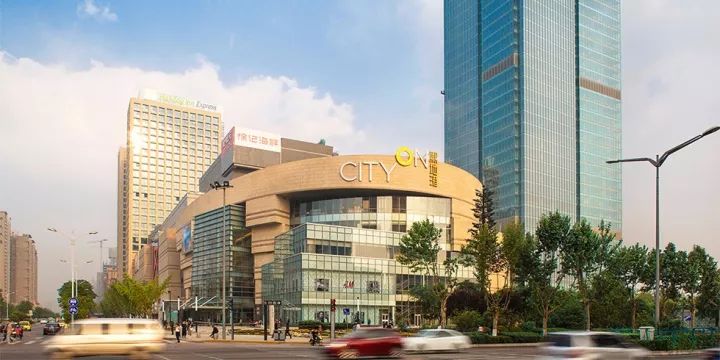 沿着地铁线逛商场，我吹了一天空调~