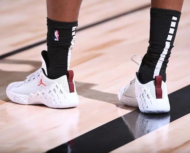 詹姆斯上脚安踏,安踏kt6詹姆斯