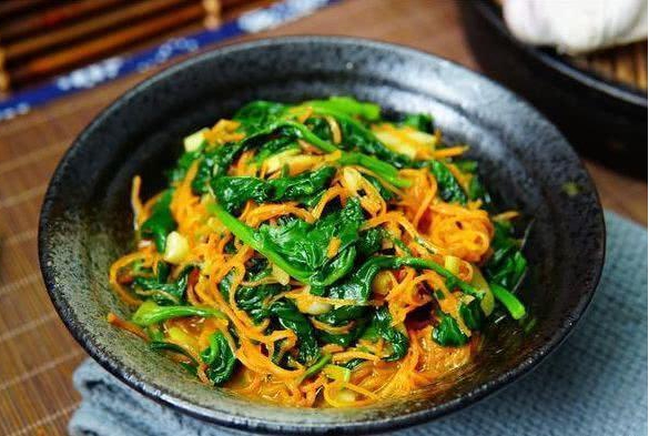 葱爆牛肉土豆丝炒大虾,青萝卜洋葱油焖大虾