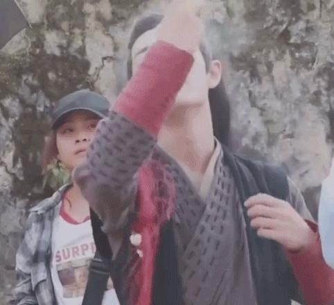 硬防晒和涂防晒哪个防晒效果更好,一年四季涂防晒和夏天涂防晒对比