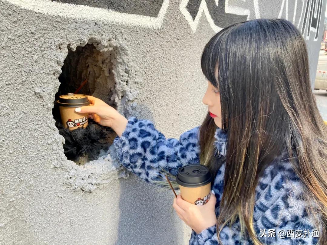 仅凭一个洞就爆火全网，这家熊爪咖啡西安也有了