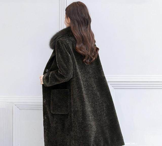 买羊绒大衣什么款式不过时 (适合70后的羊绒大衣)