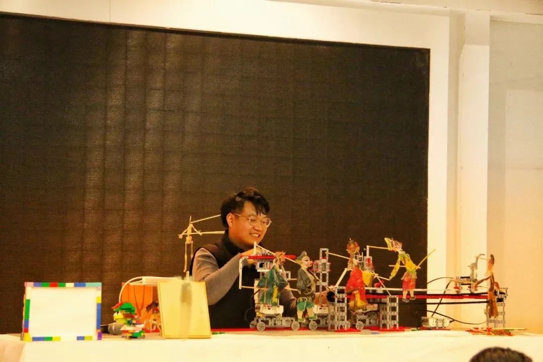 你见过每天玩乐高®积木还能赚钱的梦幻工作吗？