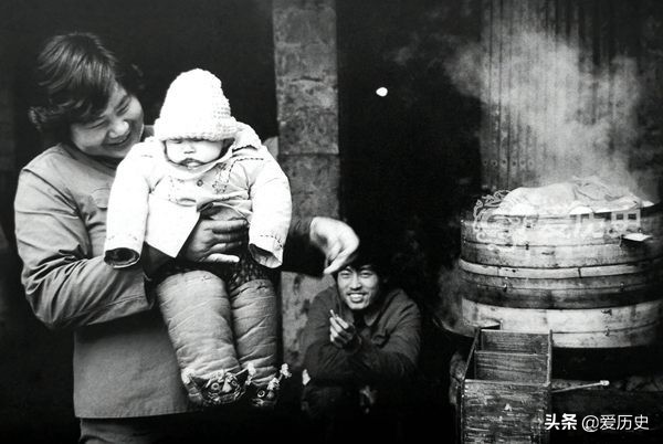 老照片里的怀念青春80后,老照片7080后的童年记忆