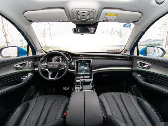 别忘了这款国产SUV，轴距接近汉兰达，自主研发2.0T，可挑起大梁