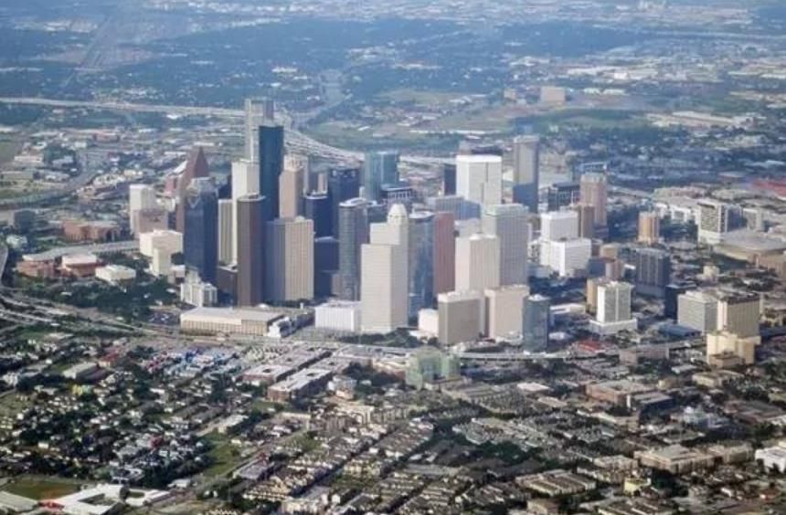 美国第四城休斯顿，一座高楼稀少的大城市，这样的城建你觉得好吗