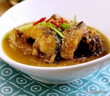 要想鱼肉香就用铁锅炖,铁锅炖鱼怎么鱼肉不散