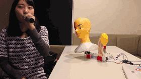 这个日本妹子为找男友发明200个沙雕玩意儿，设计师都没她脑洞大