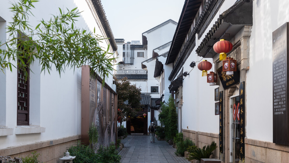 唐朝李白写给刘禹锡的诗,李白和刘禹锡哪个写诗更好