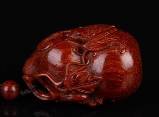 哪些木雕把件值得把玩,最简单的木雕小件