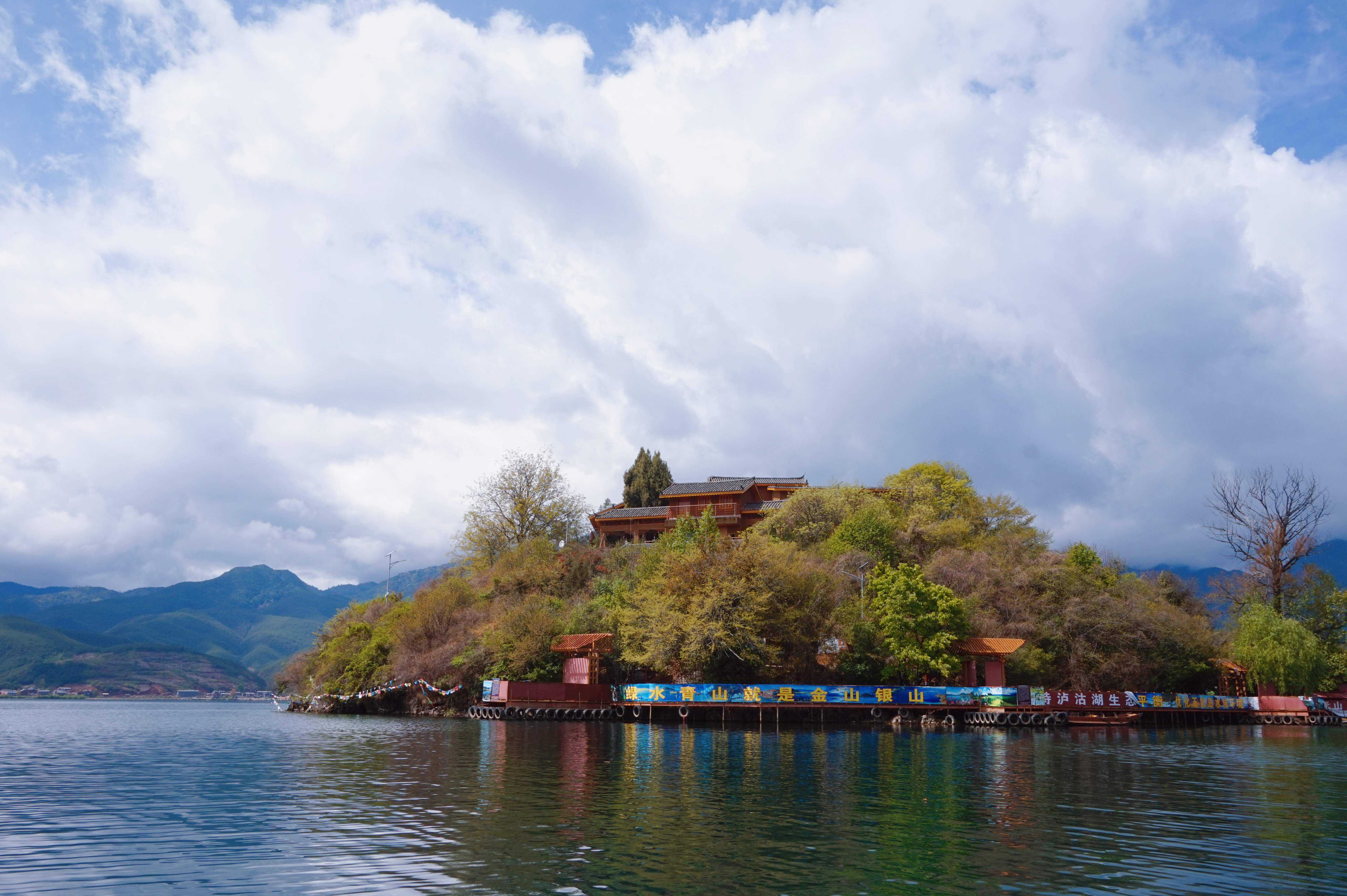 泸沽湖摩梭人美食,泸沽湖母亲的湖