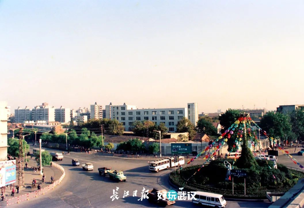 武汉70周年的变化发展,湖北武汉70年荆楚巨变