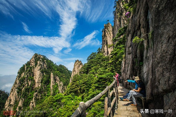 黄山风景悬崖峭壁,峡谷怪石嶙峋