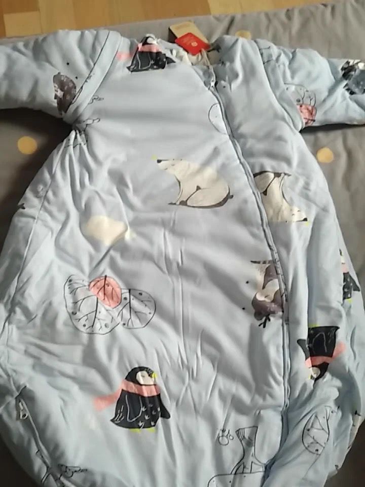 怎么给孩子穿适合的睡袋睡觉,给娃用睡袋还要穿球衣吗