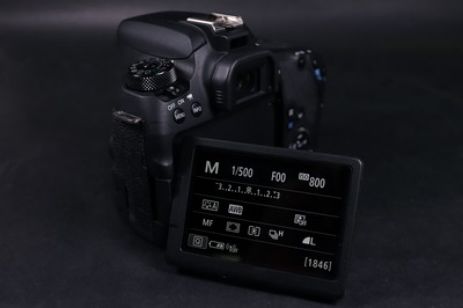 佳能数码相机推荐性价比高学生,佳能77d与佳能6d哪个更值得入手