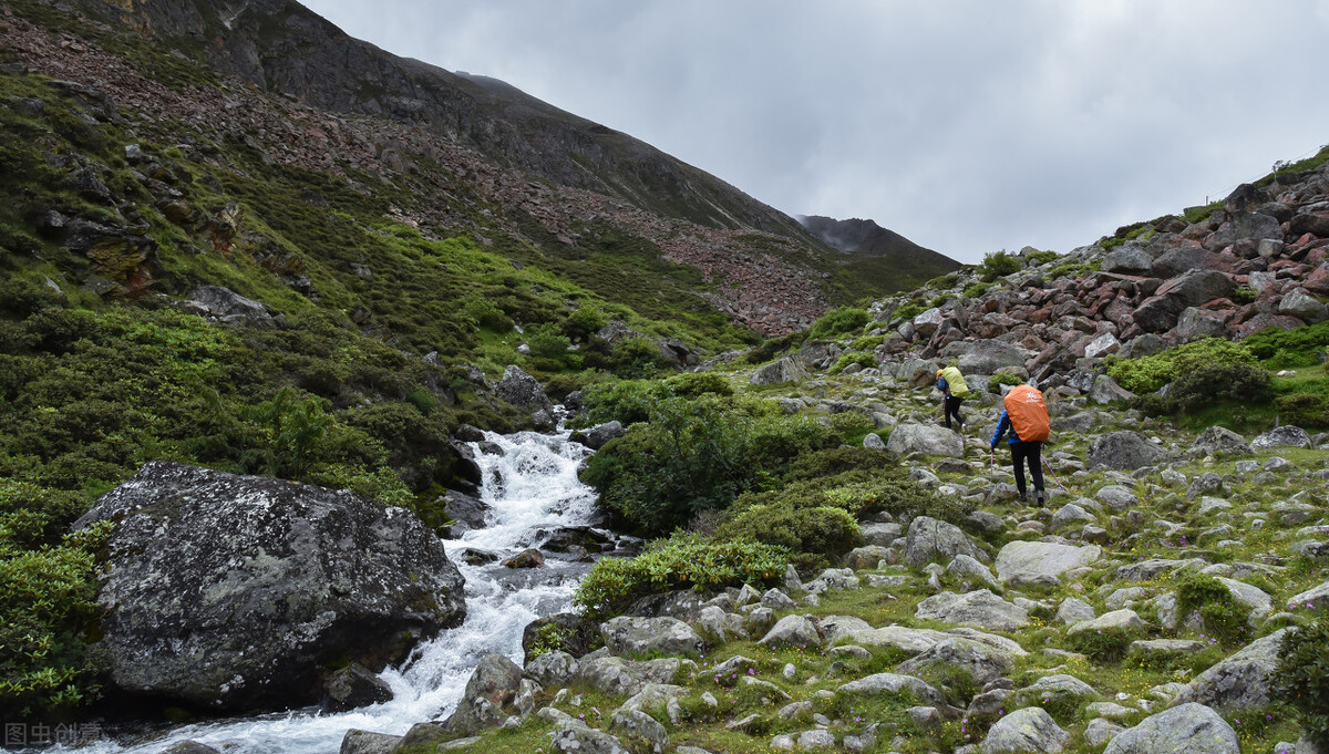 爬山是一项全身运动,要想爬山有效果,以下几点你一定要注意