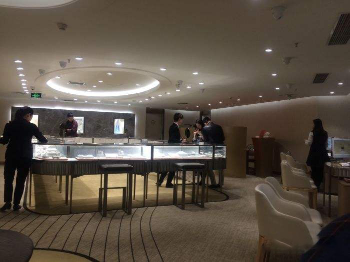 品牌钻戒和定制钻戒,怎么定制属于自己独一无二的钻戒