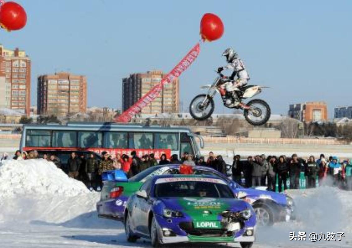他飞过长城,他飞过黄河,他是中国的冒险王,他是娱乐圈中的大哥