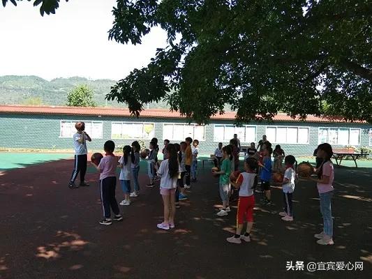 宜宾市凉姜中心学校开展青年教师课堂风采展示活动