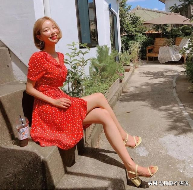 小方头鞋女款小白鞋,今年流行尖头鞋还是方头鞋