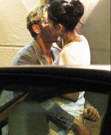 朱珠的放*情纵**史，与世界顶级富豪擦肩而过，靠美貌征服了5个男人