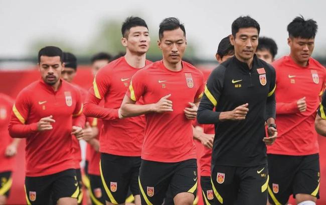 国足主力后卫,国足最新名单国安