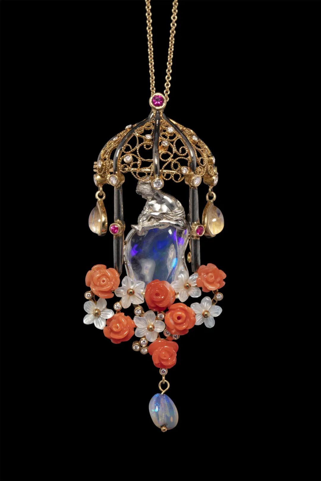 她设计的珠宝如画似景承包了你对美的所有渴求与遐想