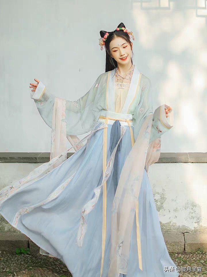 大唐不夜城汉尚华莲汉服体验馆,重回汉唐和汉尚华莲的汉服哪家好