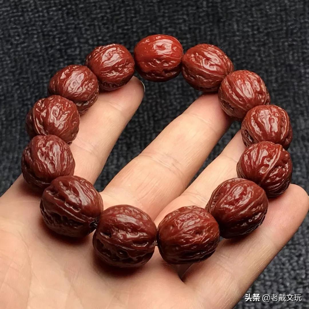 小秋子核桃如何辨别是不是塑料的,秋子核桃的变化过程