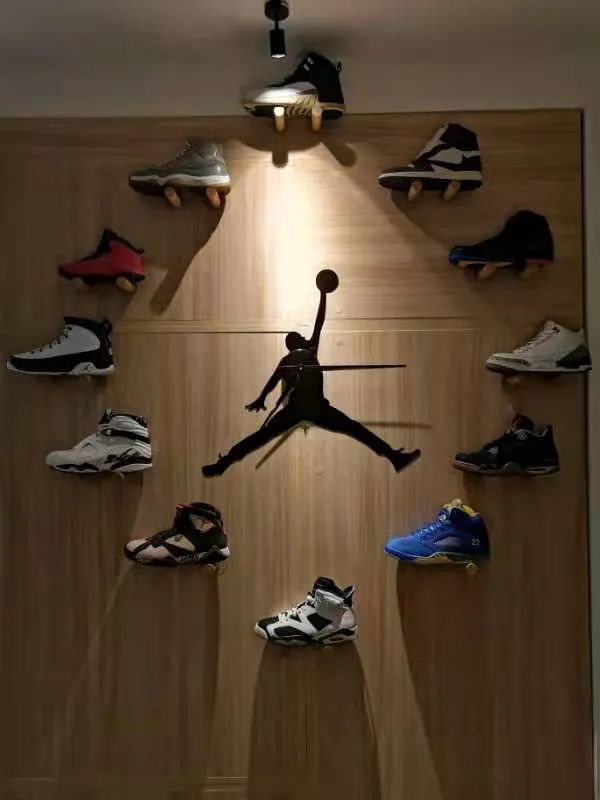 涨见识了!原来很多开宝马的都有一面鞋墙,穿的球鞋不上千就上万