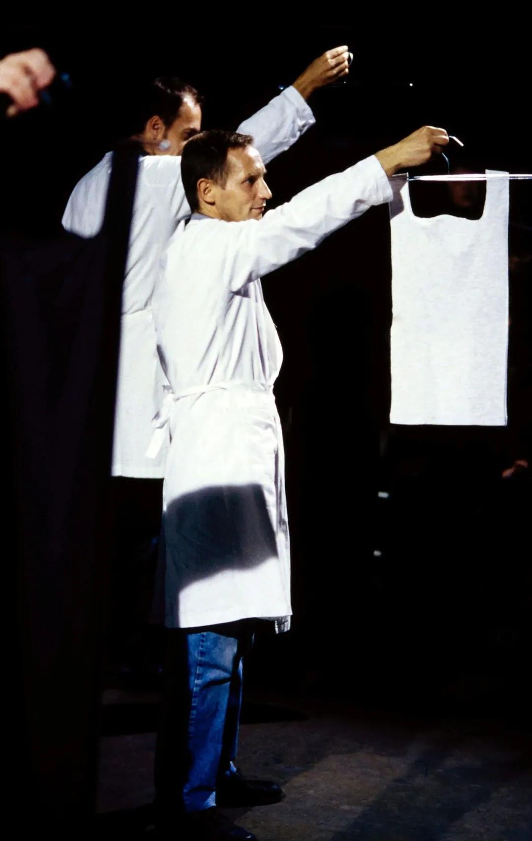 不愿意穿工作服怎么办,不愿意上班是因为懒吗