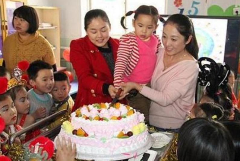 幼儿园不建议孩子生日送蛋糕,孩子过生日要不要带蛋糕到幼儿园
