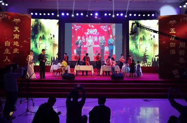 这群自主择业的战友，自主办了一场春晚