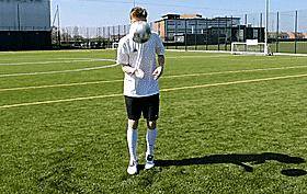 怎么提升足球颠球球感,网球初学颠球球感练习