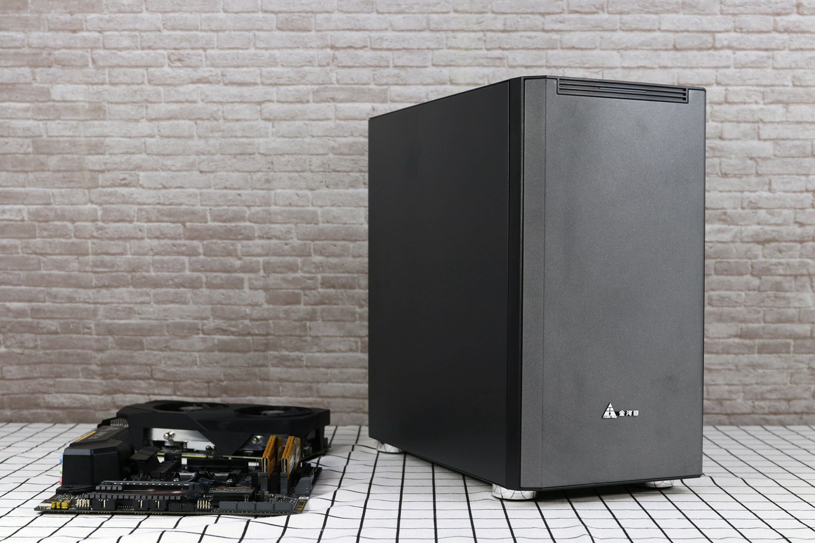 如何组装一台安静的主机,工作室主机经典配置