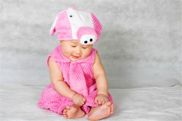 新生儿十五天肚子鼓鼓是什么原因,新生儿出生后肚子发硬怎么回事