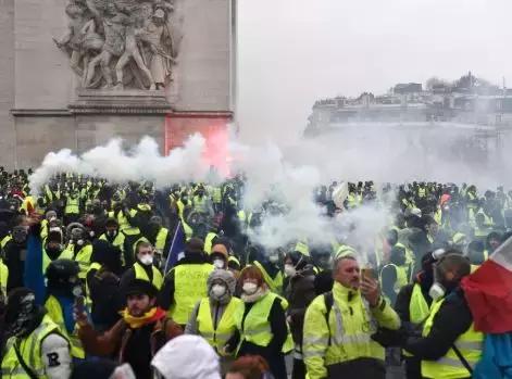 加拿大也有黄马甲*行游**?先来了解法国黄马甲背后的真相!