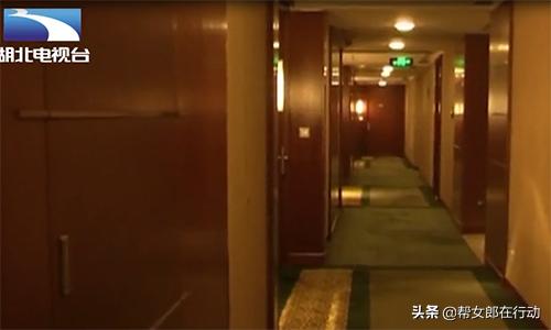 男女赤身裸体现场曝光！卖淫团伙群发招嫖信息，警方直接一锅端