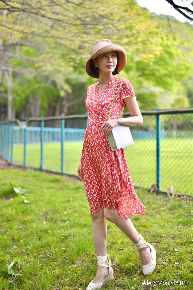 中年女性戴什么帽子好看又简单,中年女人戴什么帽子好