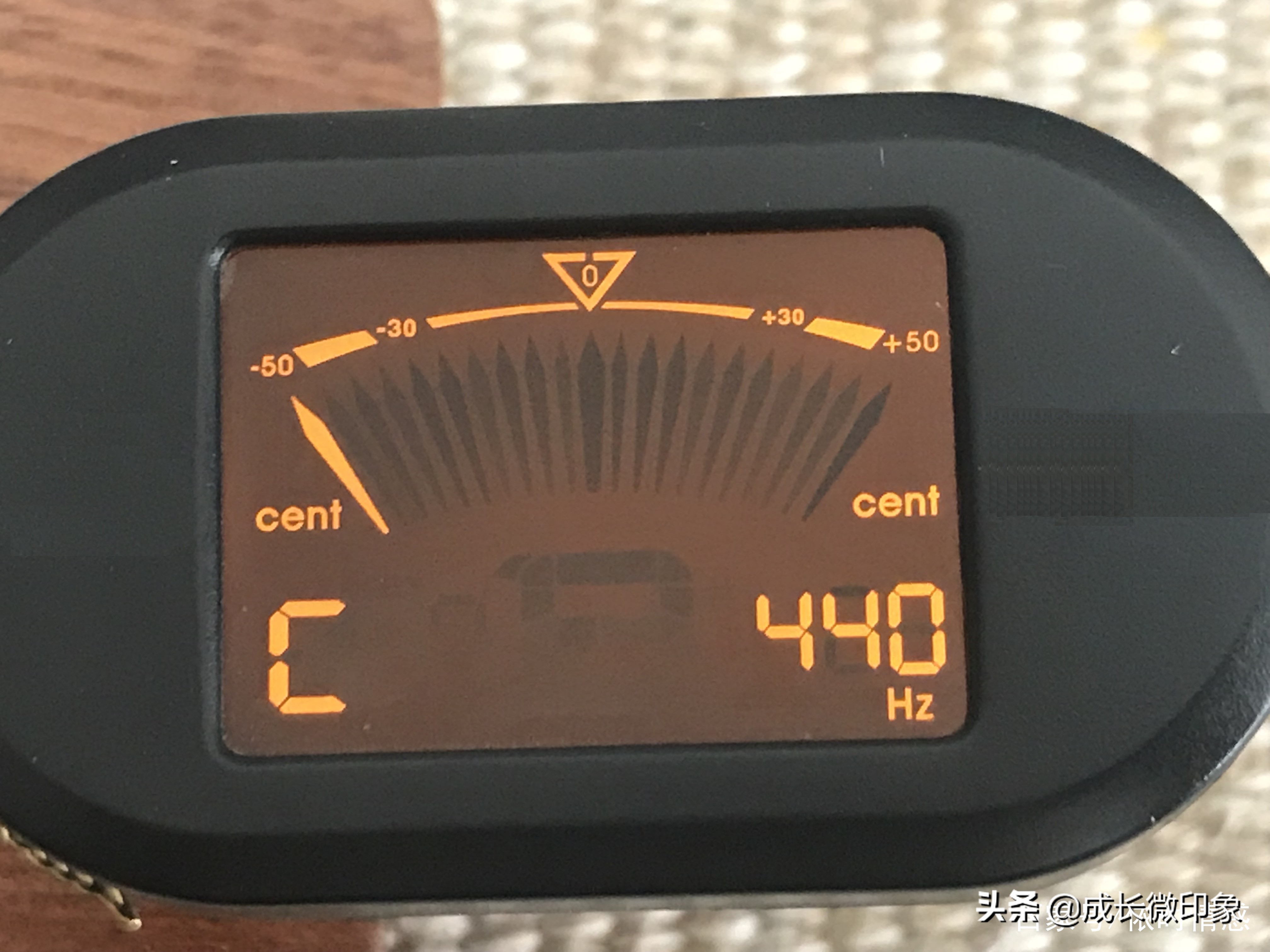 吉他调音器和手机调音器哪个准,调不准八度音吉他能不能用