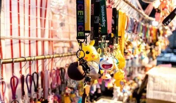 免摊位费免保证金免服务费...瓶窑老街喊你一起“全民练摊”！摆摊摆得好，100万资金和10间商铺，奖给你！