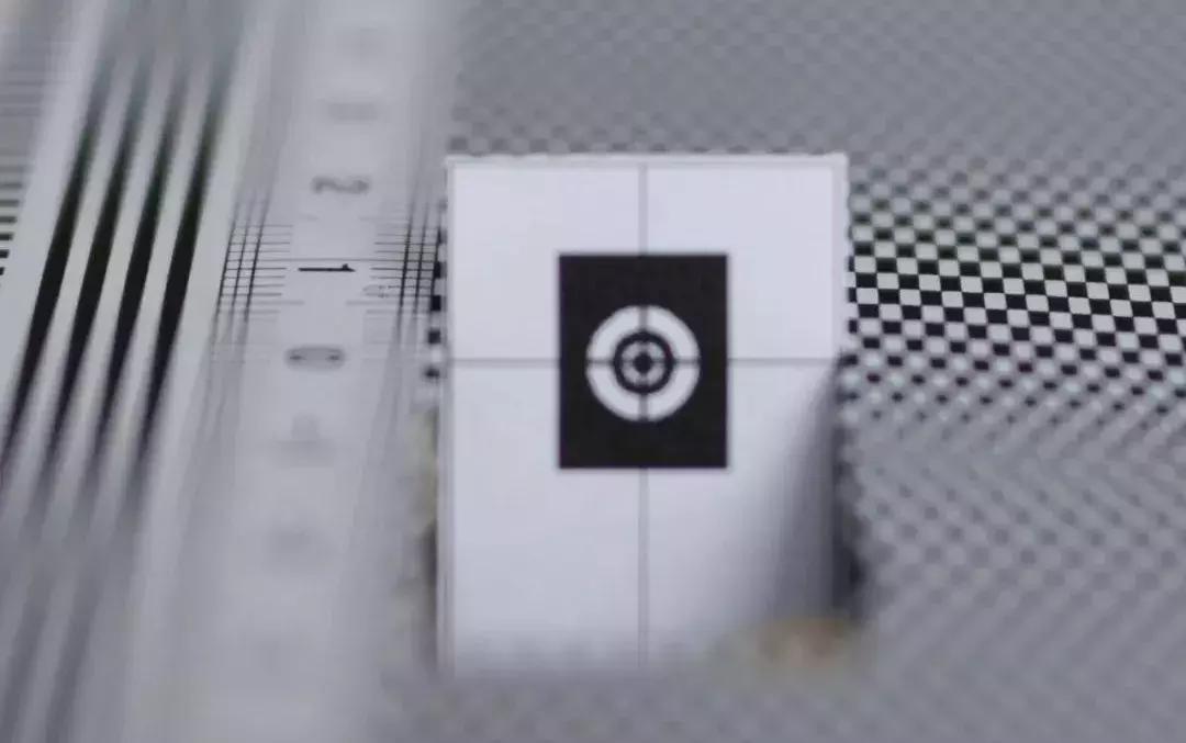 尼康定焦镜头35f1.8跑焦吗,镜头跑焦的原因有哪些呢